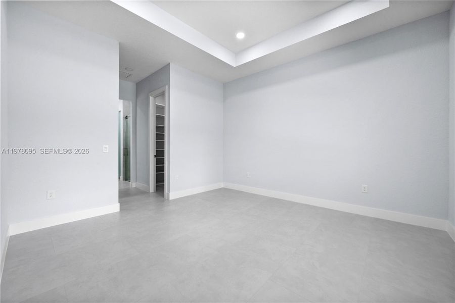 Spacious, unfurnished interior of a new home in , Naples (Image 30).