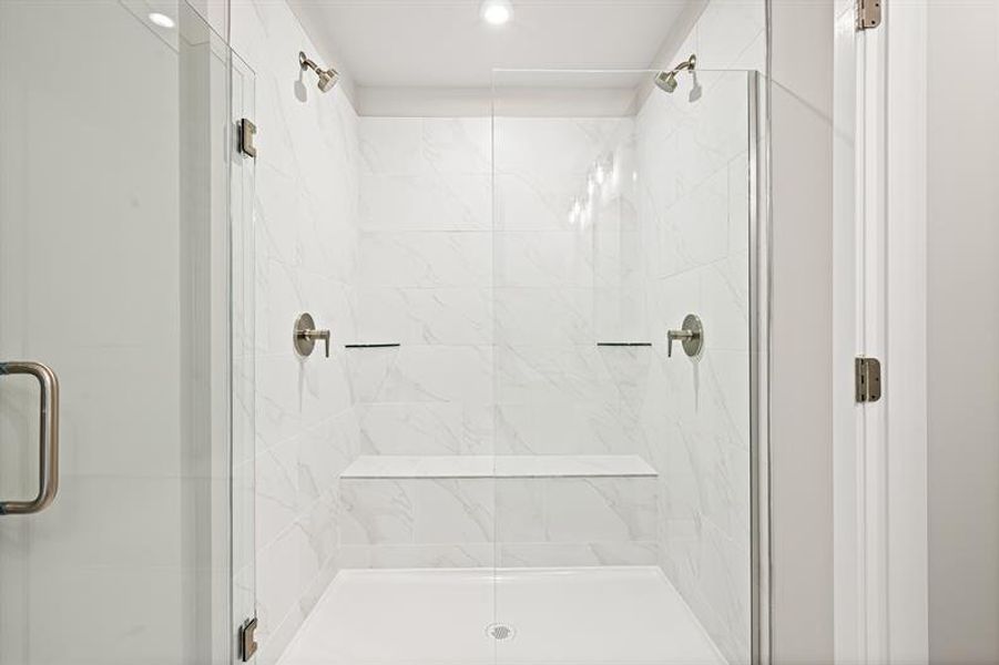 Representative interior finishes for a home built from the Roxbury Grande by Ryan Homes in Griffin Farm Townes, Pittsboro (Image 16).
