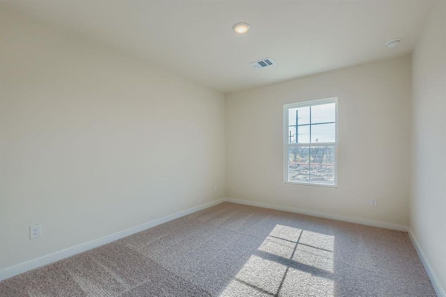 Spacious, unfurnished interior of a new home in Sperling Farms, Ferris (Image 24).