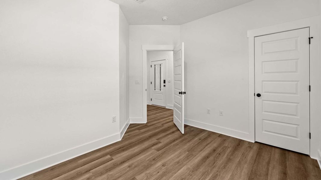 Spacious, unfurnished interior of a new home in Caballeros Estates At Hombre, Panama City Beach (Image 29).