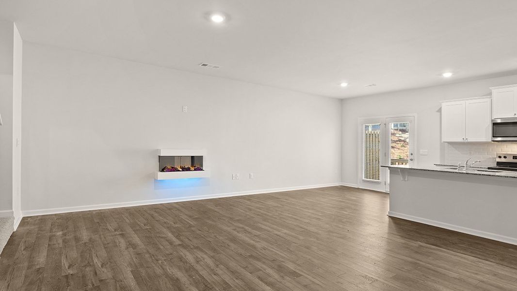 Spacious, unfurnished interior of a new home in Mountain Park, Dahlonega (Image 11).
