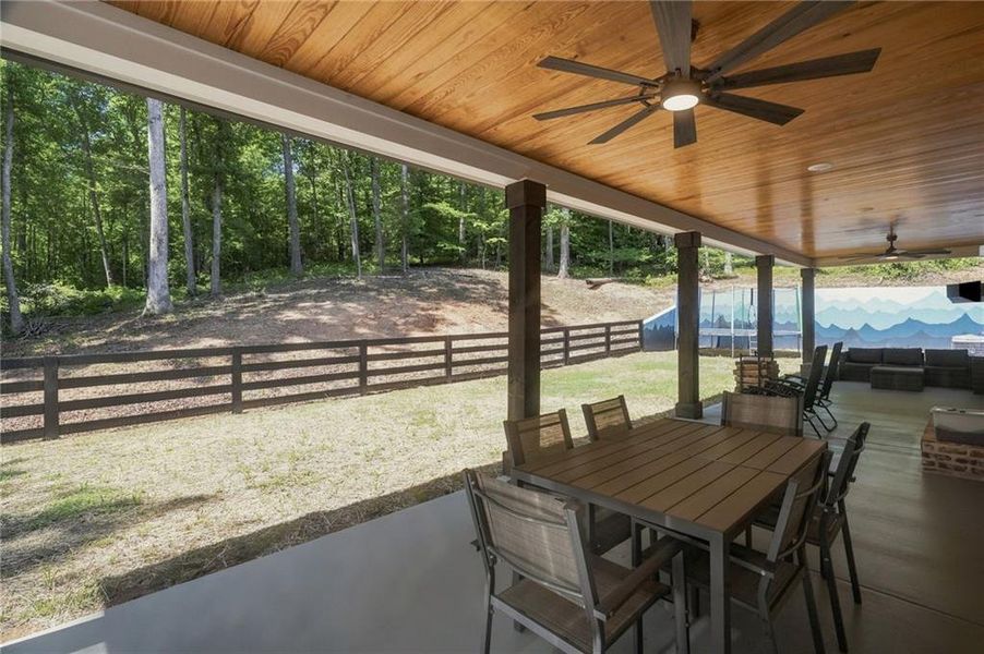 Exterior details and patio area of a home in , Jasper (Image 4).