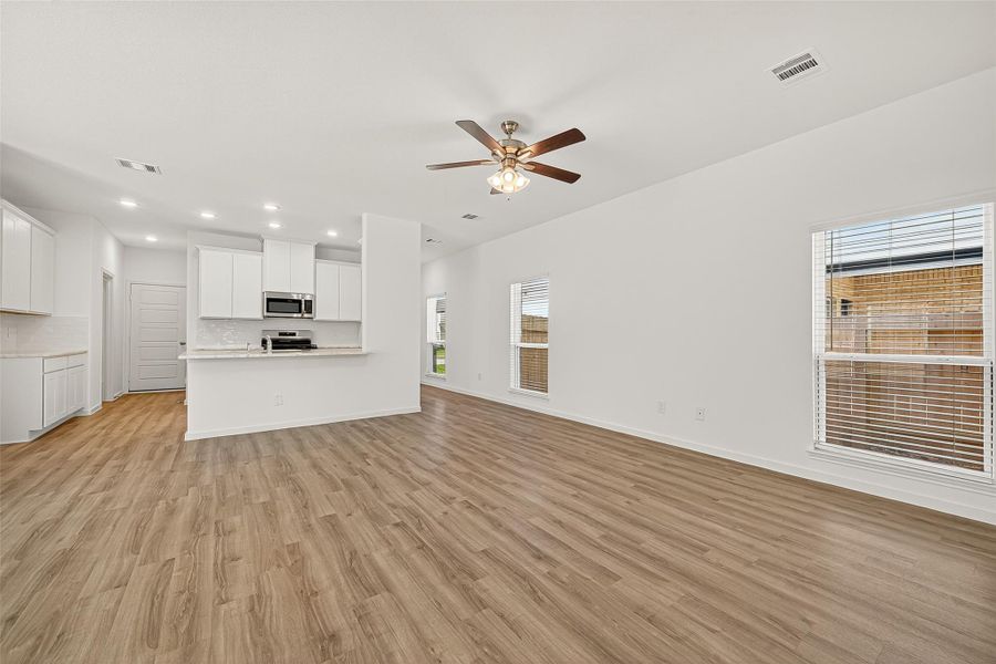 Spacious, unfurnished interior of a new home in Mill Creek Trails, Magnolia (Image 43).