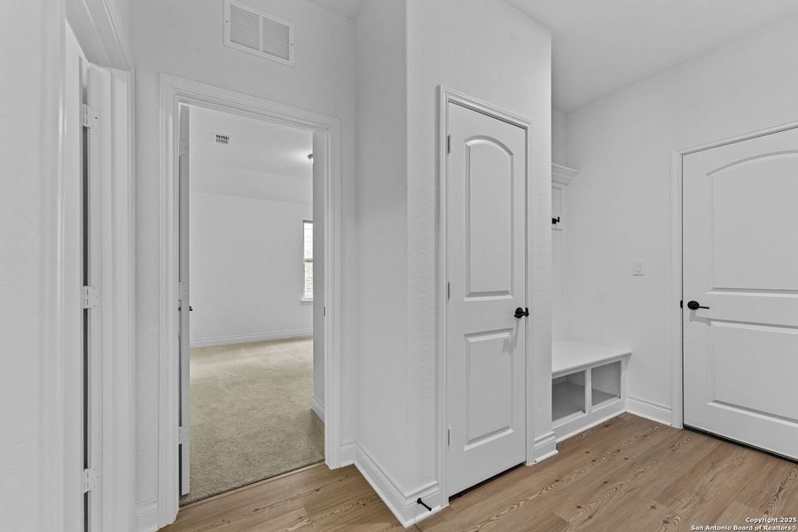 Spacious, unfurnished interior of a new home in Davis Ranch, San Antonio (Image 23). Spacious, unfurnished interior of a new home in Davis Ranch, San Antonio (Image 23).