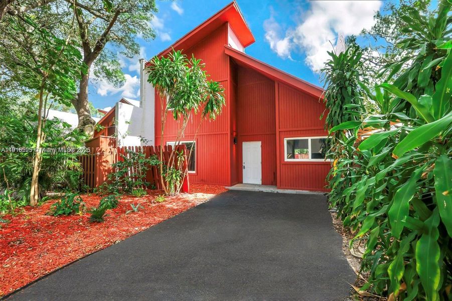 Front exterior of a new home in , Fort Lauderdale, FL, highlighting curb appeal (Image 20).
