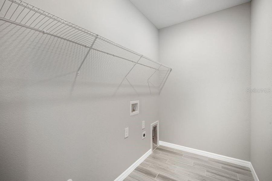 Spacious, unfurnished interior of a new home in Indigo Creek, Apollo Beach (Image 21). Spacious, unfurnished interior of a new home in Indigo Creek, Apollo Beach (Image 21).