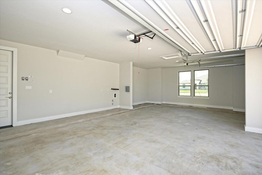 Spacious, unfurnished interior of a new home in Leander Estates, Leander (Image 13).