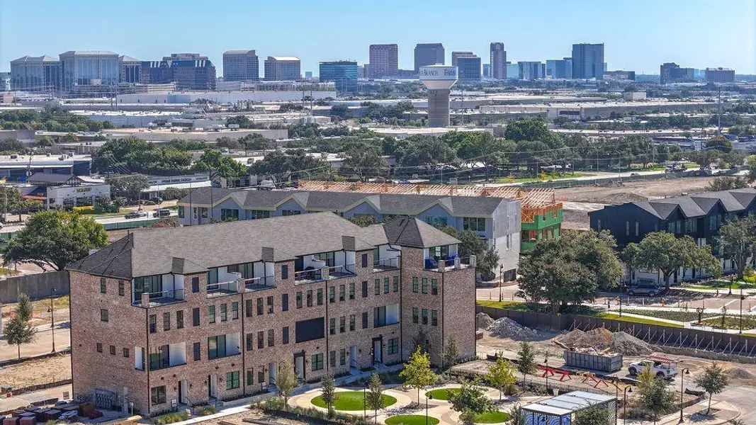 Condo located in Addison, TX showcasing its design and architecture (Image 3).