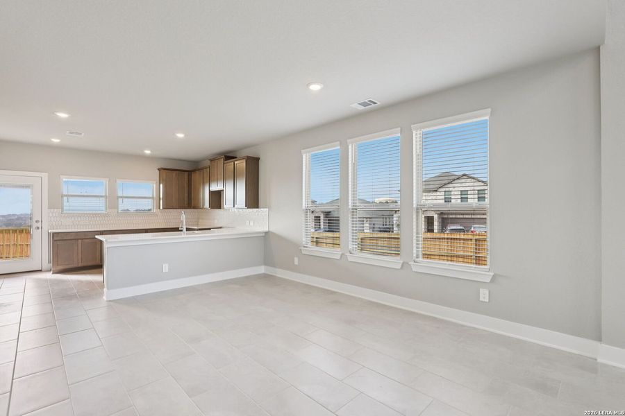 Spacious, unfurnished interior of a new home in Lark Canyon, New Braunfels (Image 32).