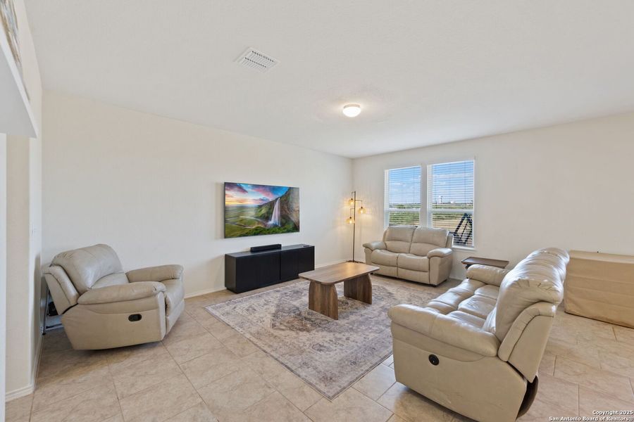 Furnished interior view inside a new home in Cinco Lakes, San Antonio (Image 6). Furnished interior view inside a new home in Cinco Lakes, San Antonio (Image 6).