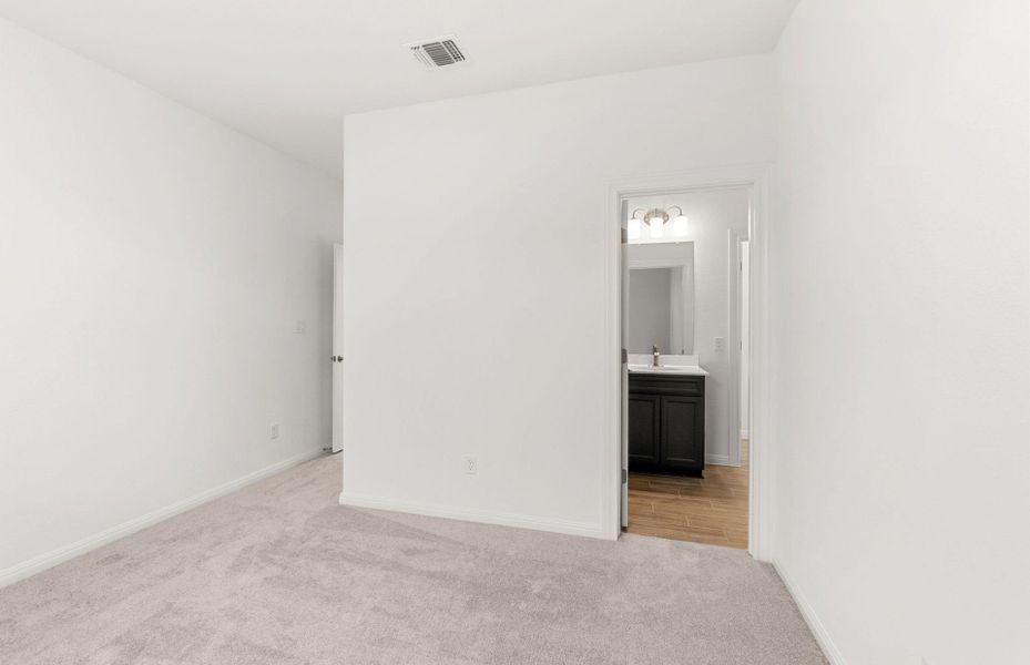 Spacious, unfurnished interior of a new home in Santa Rita Ranch, Liberty Hill (Image 16). Spacious, unfurnished interior of a new home in Santa Rita Ranch, Liberty Hill (Image 16).