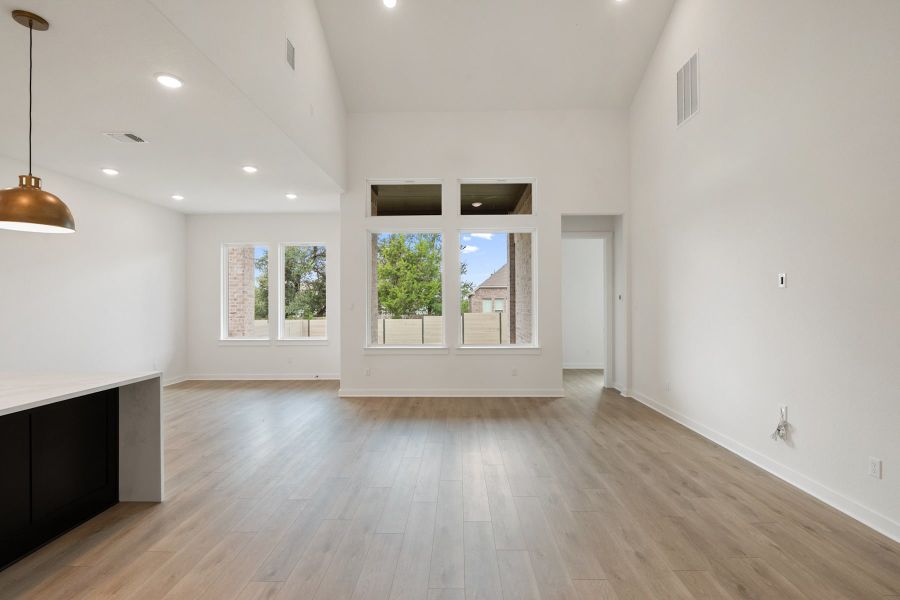 Spacious, unfurnished interior of a new home in Wolf Ranch, Georgetown (Image 29).