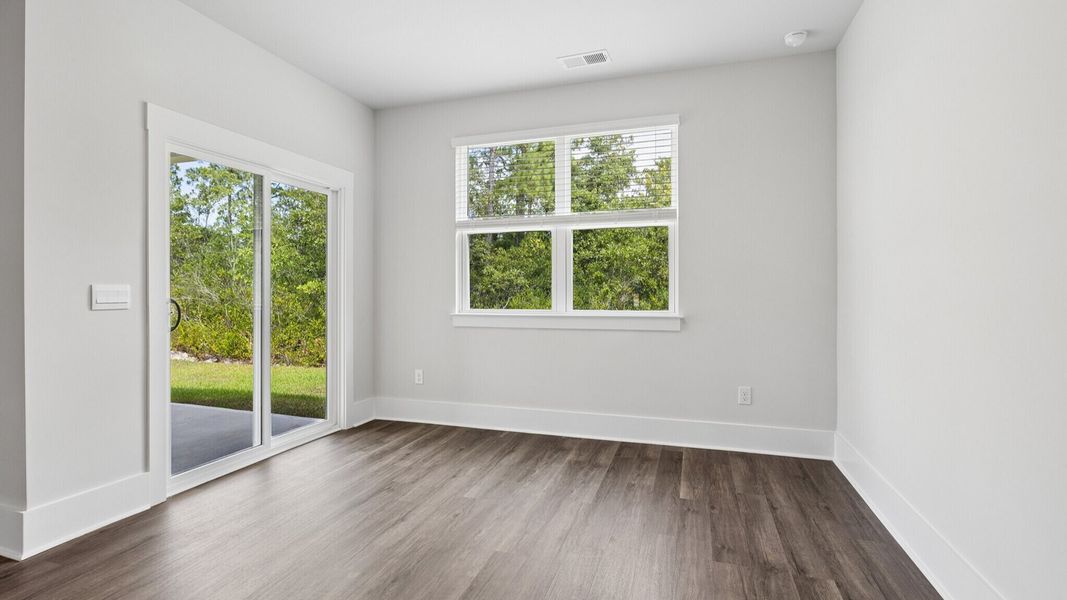 Spacious, unfurnished interior of a new home in Sidbury Station, Castle Hayne (Image 9).