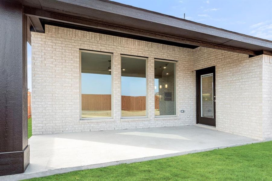 Exterior details and patio area of a home in The Retreat at North Grove 60, Waxahachie (Image 19). Exterior details and patio area of a home in The Retreat at North Grove 60, Waxahachie (Image 19).