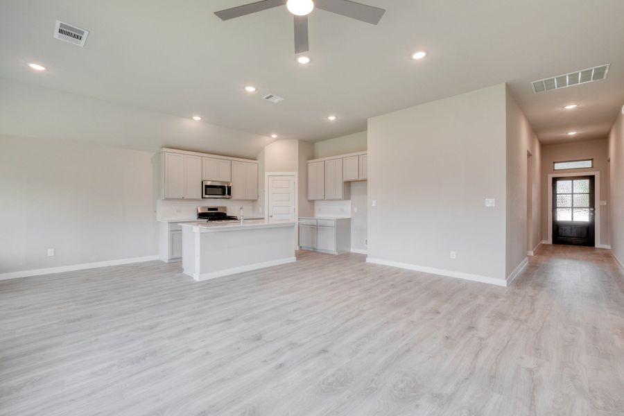 Spacious, unfurnished interior of a new home in Prairie Winds, Hutto (Image 14).