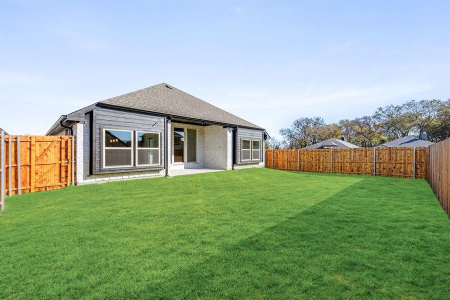 Exterior details and patio area of a home in Anderson Crossing, Trenton (Image 22).