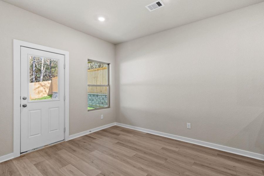 Spacious, unfurnished interior of a new home in , Conroe (Image 18).