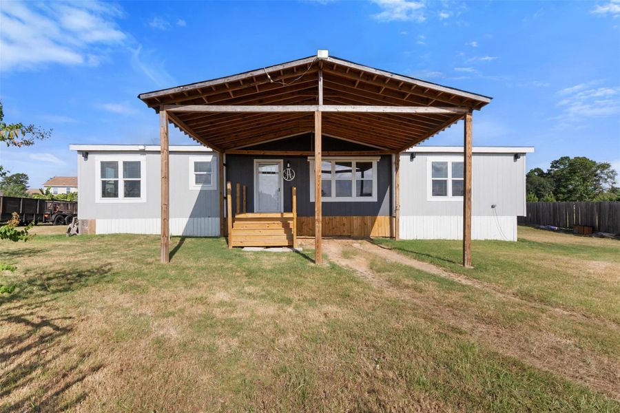 Exterior details and patio area of a home in , Conroe (Image 22).