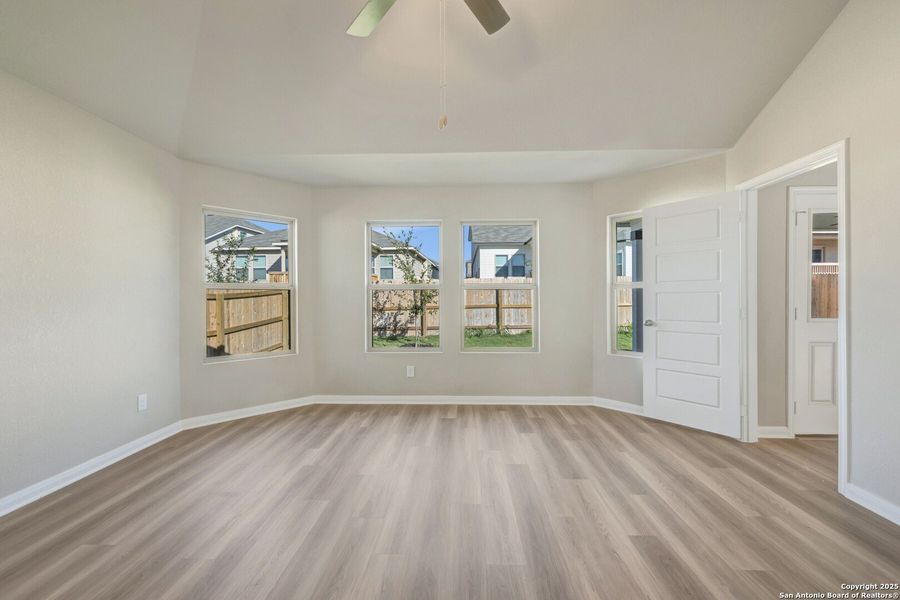 Spacious, unfurnished interior of a new home in Greenspoint Heights, Seguin (Image 26).