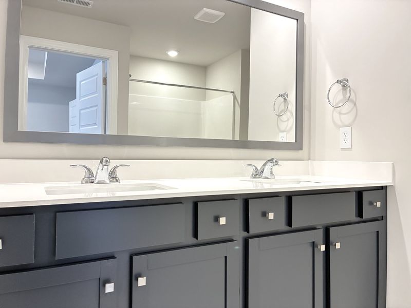 Close-up of interior finishes inside a home in Holly Ridge, Greenville (Image 10).