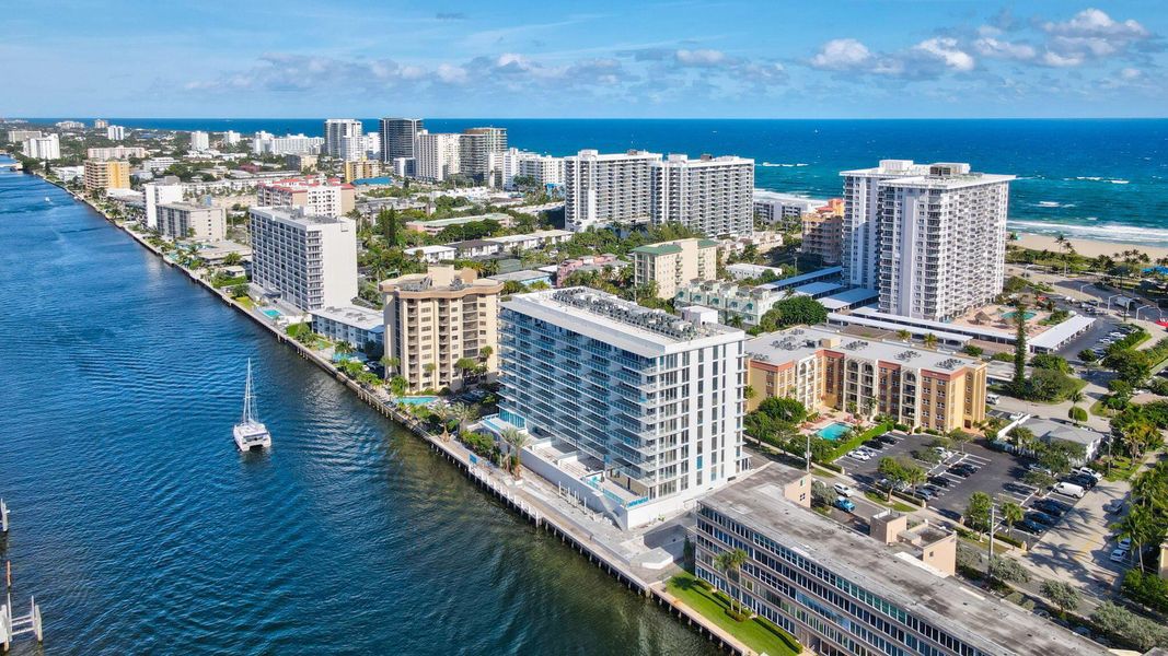 Condo located in Pompano Beach, FL showcasing its design and architecture (Image 6).
