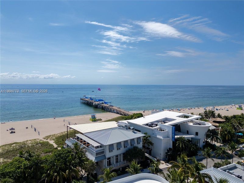 Condo located in Pompano Beach, FL showcasing its design and architecture (Image 4).