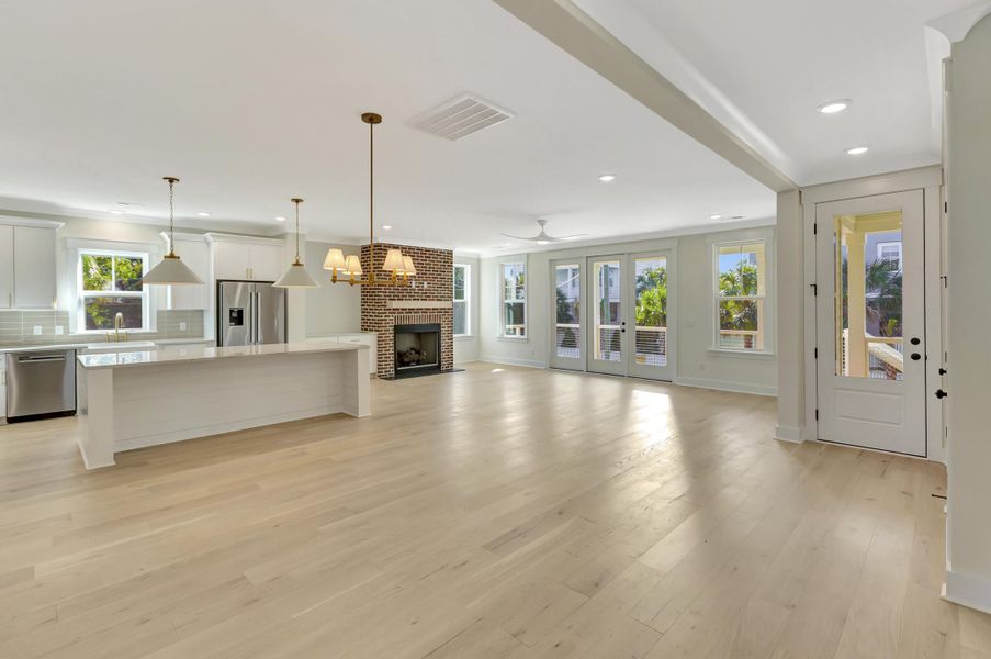 Spacious, unfurnished interior of a new home in , Isle Of Palms (Image 11).