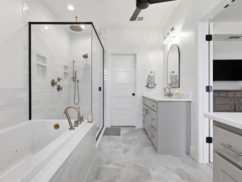 Furnished interior view inside a new home in , Weatherford (Image 30).