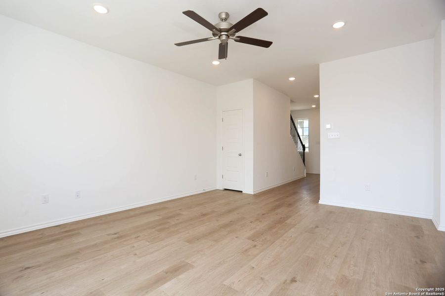 Spacious, unfurnished interior of a new home in Fairway Crossing 40s, San Antonio (Image 46). Spacious, unfurnished interior of a new home in Fairway Crossing 40s, San Antonio (Image 46).