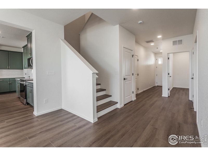 EXAMPLE PHOTO: ENTRYWAY