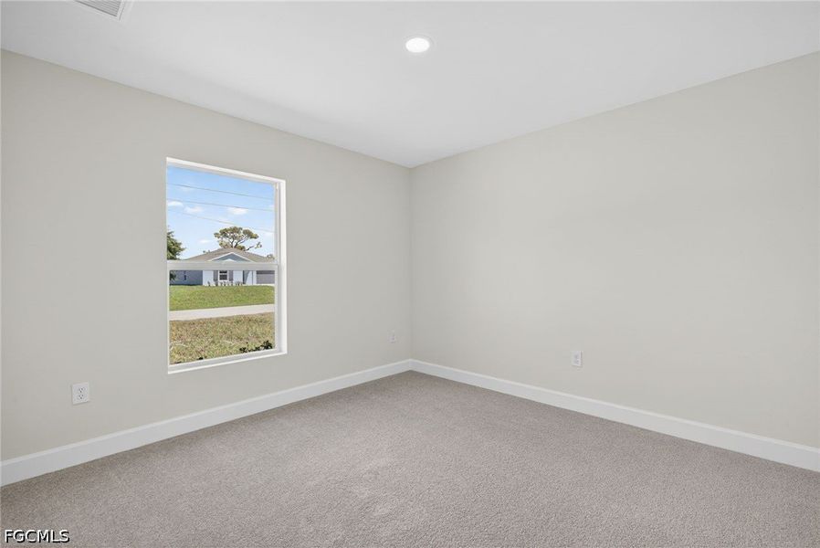 Spacious, unfurnished interior of a new home in Cape Coral, Cape Coral (Image 21).
