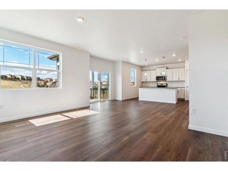 Spacious, unfurnished interior of a new home in Lakeside Canyon, Mead (Image 28).