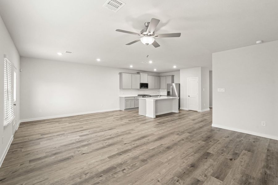 Spacious, unfurnished interior of a new home in Paloma at Sanford Farms, Waller (Image 13).