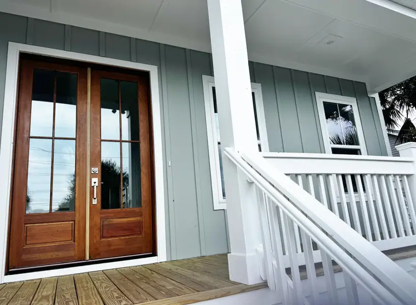Exterior details and patio area of a home in , Edisto Island (Image 3). Exterior details and patio area of a home in , Edisto Island (Image 3).