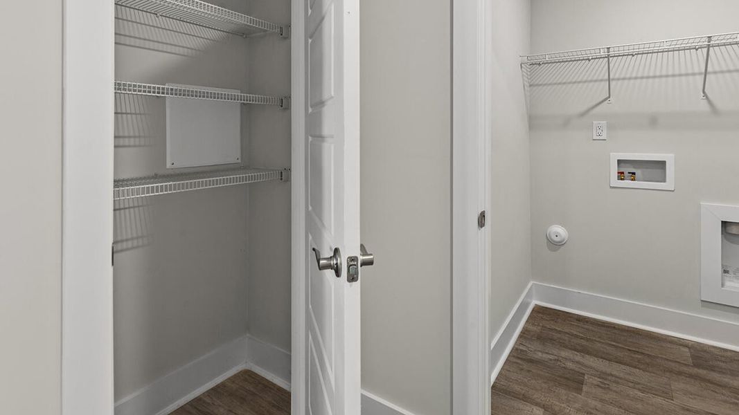 Spacious, unfurnished interior of a new home in Vineyard Trail, Jacksonville (Image 12).