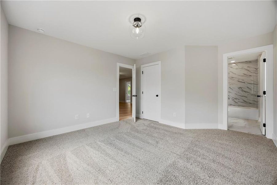 Spacious, unfurnished interior of a new home in Sterlington, Canton (Image 27).