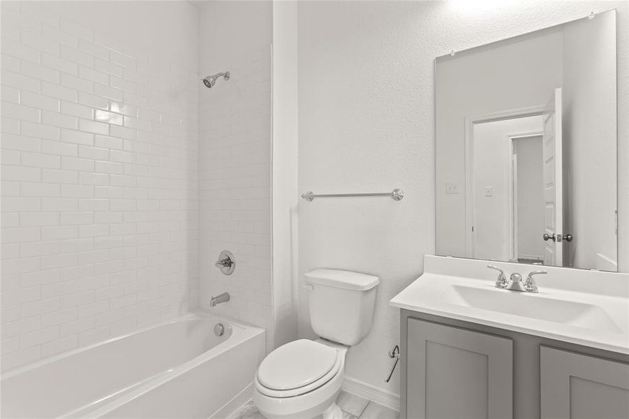 416 ComancheBathroom1