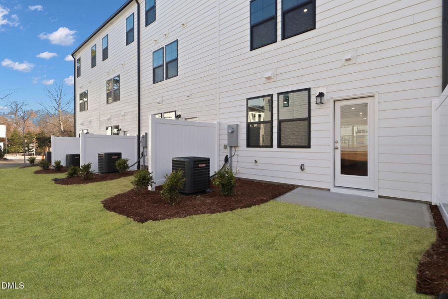 SUN_ElmGrove_Pic_Jackson_QMI_23_Back_2of SUN_ElmGrove_Pic_Jackson_QMI_23_Back_2of