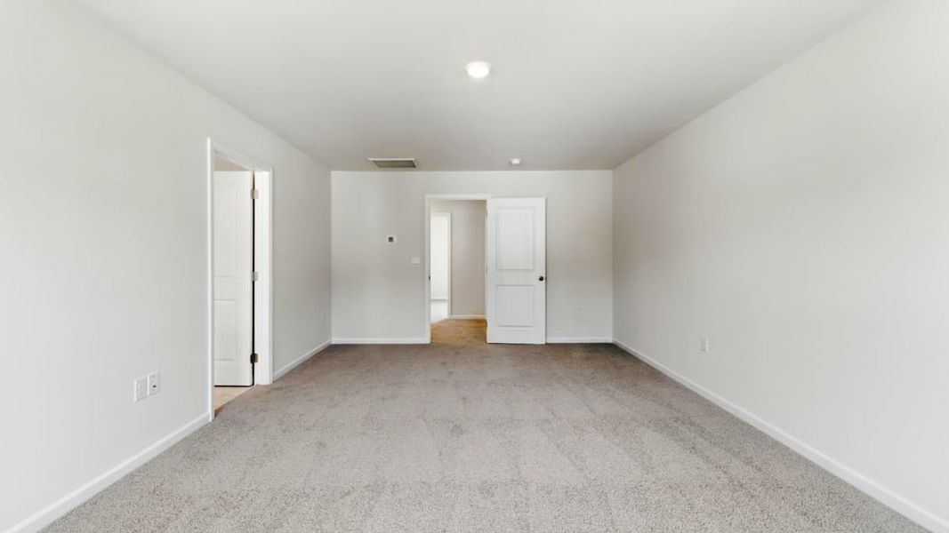 Spacious, unfurnished interior of a new home in Treemont Commons, Wellford (Image 35).