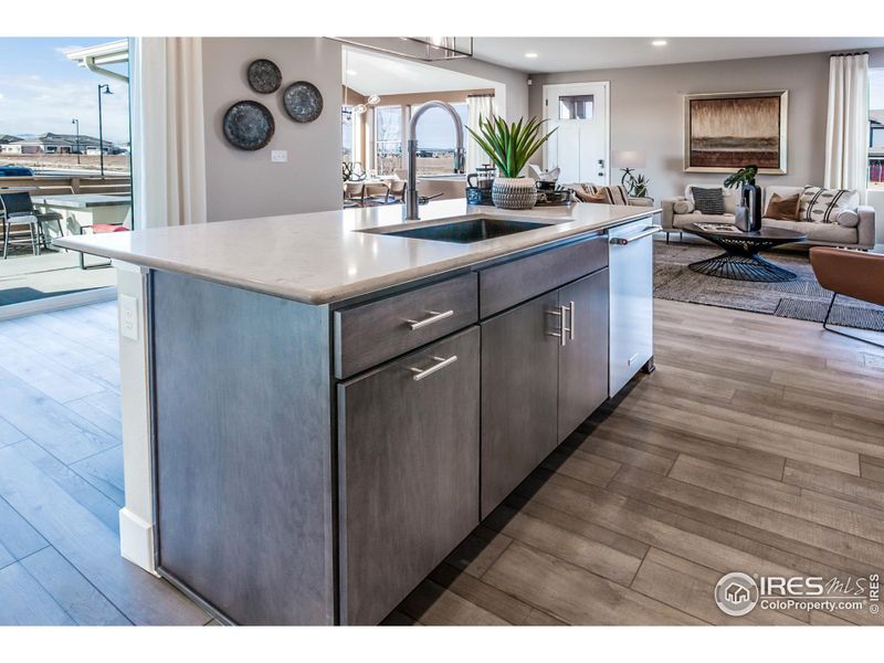 EXAMPLE PHOTO: KITCHEN ISLAND