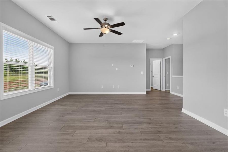 Spacious, unfurnished interior of a new home in , Eastanollee (Image 34).
