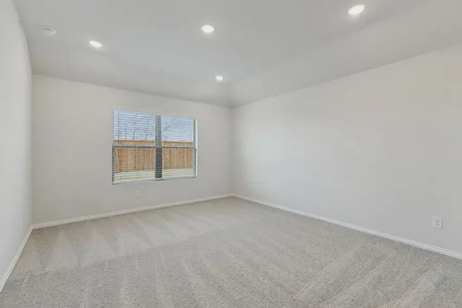 Spacious, unfurnished interior of a new home in Rolling Ridge, Van Alstyne (Image 18).