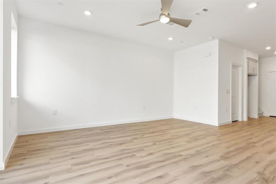 006-20241030-1427AzaleaDrive-Melissa-TX-75454-Living.jpg-SMALL 006-20241030-1427AzaleaDrive-Melissa-TX-75454-Living.jpg-SMALL