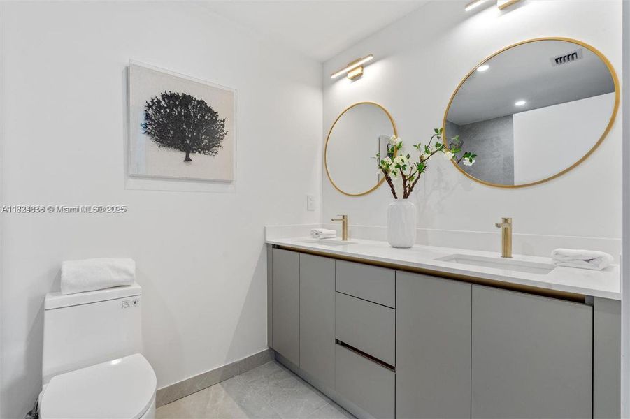 Furnished interior view inside a new home in , Coral Springs (Image 4).