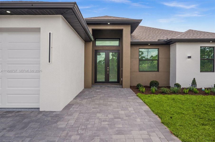 Exterior details and patio area of a home in , Lehigh Acres (Image 3).