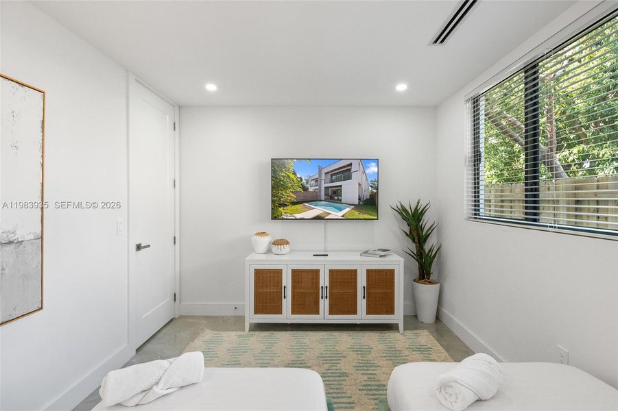 Furnished interior view inside a new home in , Fort Lauderdale (Image 18).