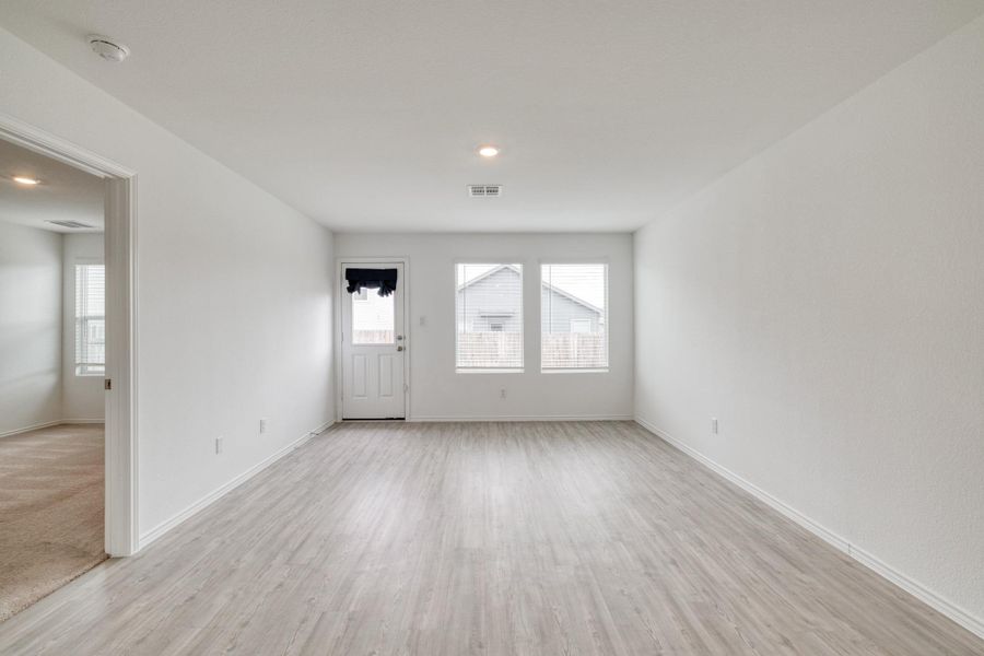 Spacious, unfurnished interior of a new home in , Elgin (Image 13).