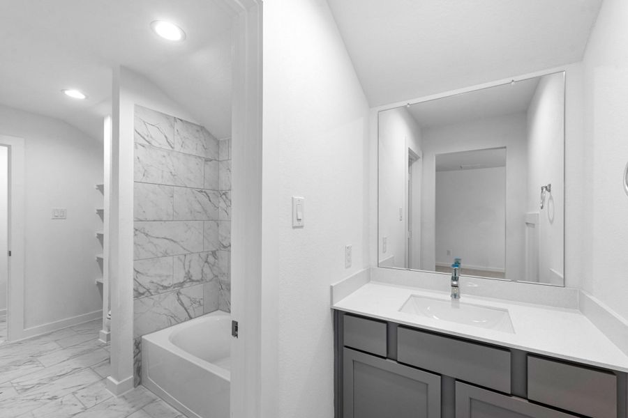 Furnished interior view inside a new home in Huntington Place, Rosharon (Image 3).