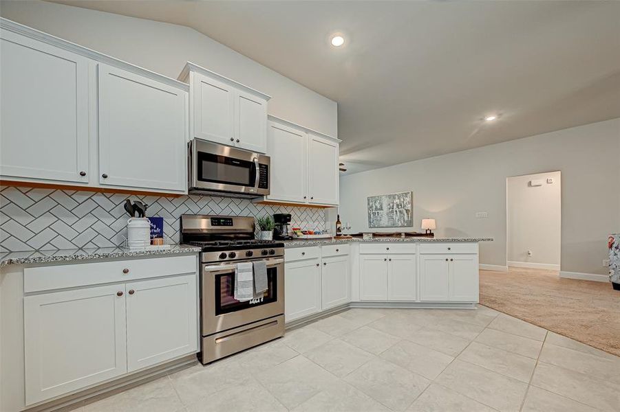 Furnished interior view inside a new home in Lago Mar, Texas City (Image 14).
