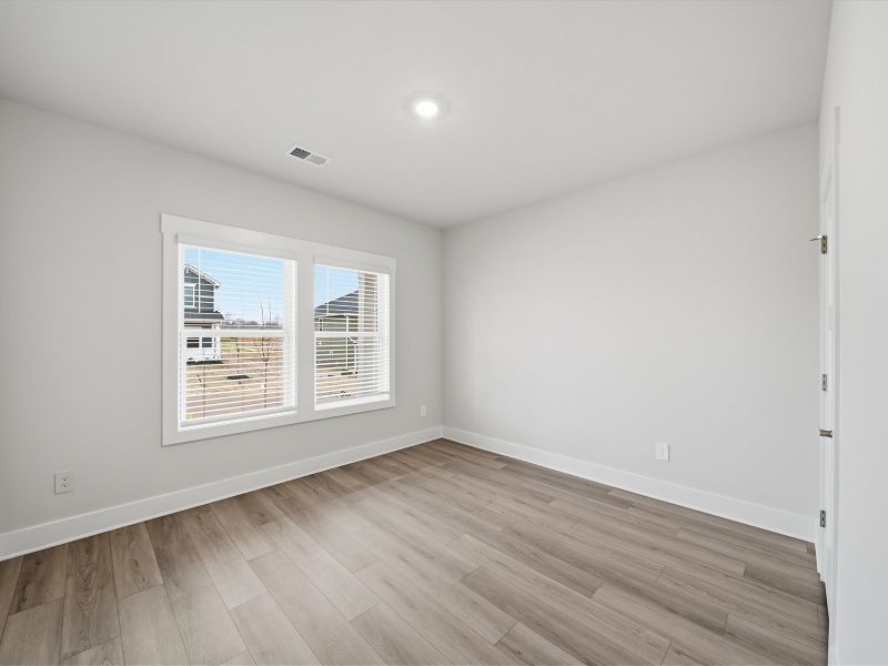 Spacious, unfurnished interior of a new home in Ashby Woods, Boiling Springs (Image 14).